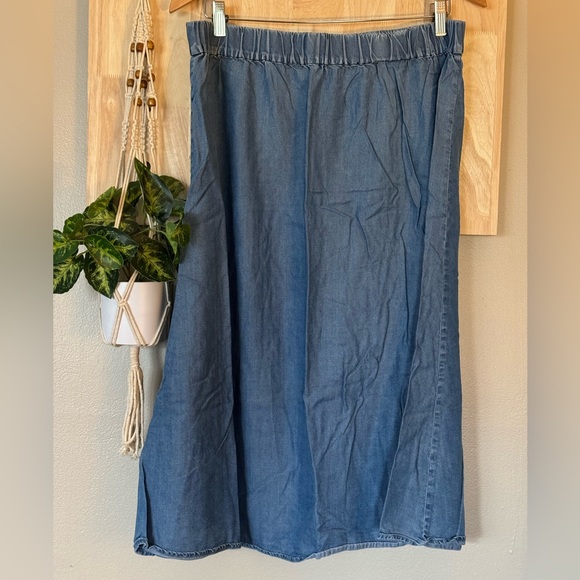 Loft long Denim button front skirt Size Large - Picture 2 of 3